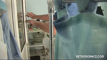 Nonton Sexy Brunette Showed Her Boobies And The Horny Doctor Was Hard Immediately thumbnail