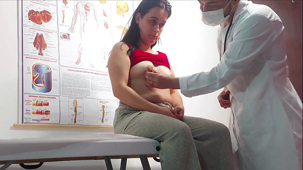 Ginecologista enfia dedo no cu e fode paciente! 