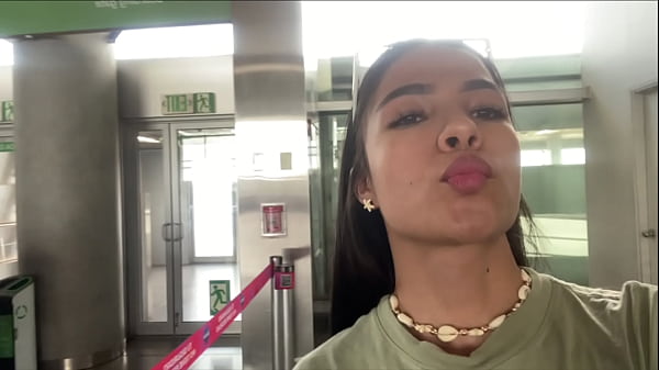 Pasajera_Abordo se Masturba con CREAM en_el BAÑOdel AVIÓN