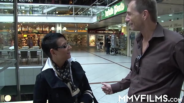 Short hairedmilf inglassesfucking