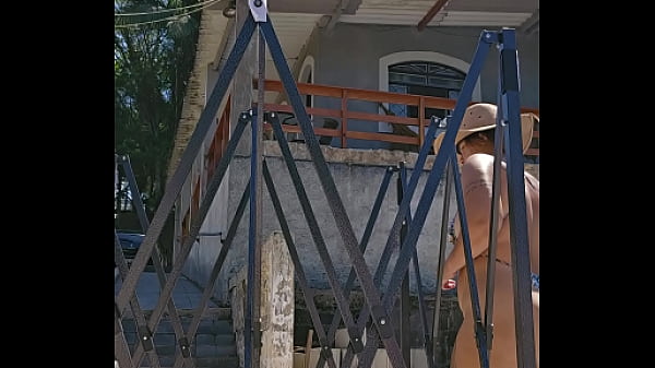 Play MP4 - Montando uma tenda na ch&aacute;cara usando um Body socado no rabo