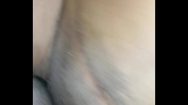 Me la follo y es ta muy mojada