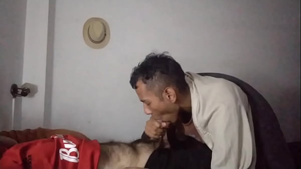 Chupando Y Chupando Pija A Hombre Peludo. thumbnail