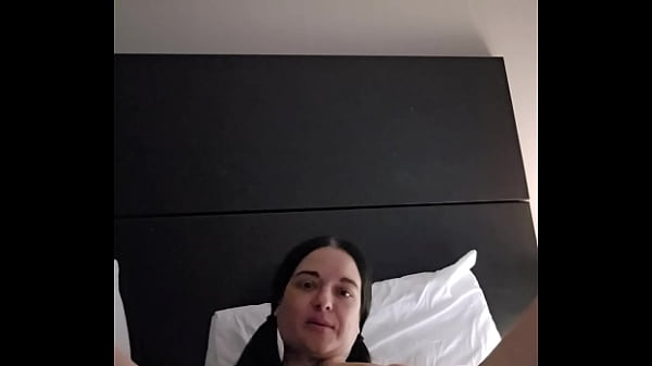 Emy Angel et sa belle petite chatte 