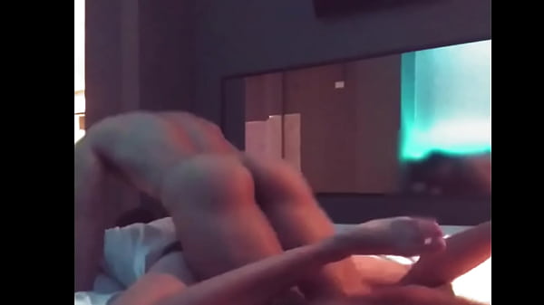 Mi CU&Ntilde;4D0 prueba mi culo por primera vez cuando su amada esta de viaje 