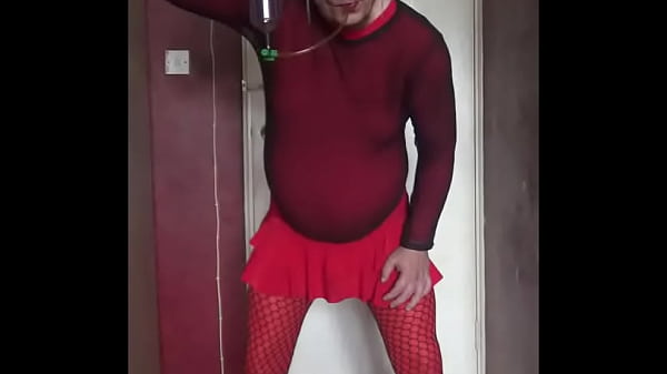 sissy crossdress will swallow piss and dosen,t care who_likes it or_not