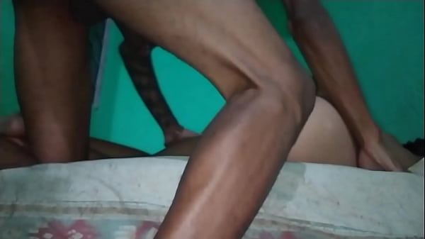 Play MP4 - COMI Minha BRANQUINHA NOVINHA NO PELO E ACABEI GOZANDO DENTRO&comma; O FODAAA E SE MINHA DESCOBRIR