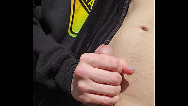 Play MP4 - Outdoors reach around and fingering