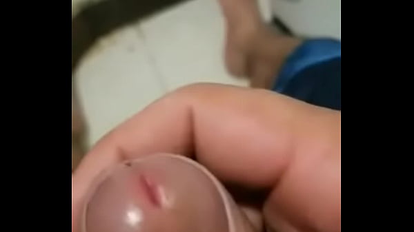 mi amigo marlo jugando con su pene