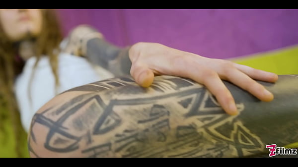 Nonton Tattooed Girl Swallows Long Cock Whole And Cum Inside Her Pussy thumbnail