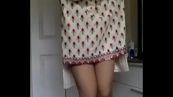 Play MP4 - Watching my step cousin get naked