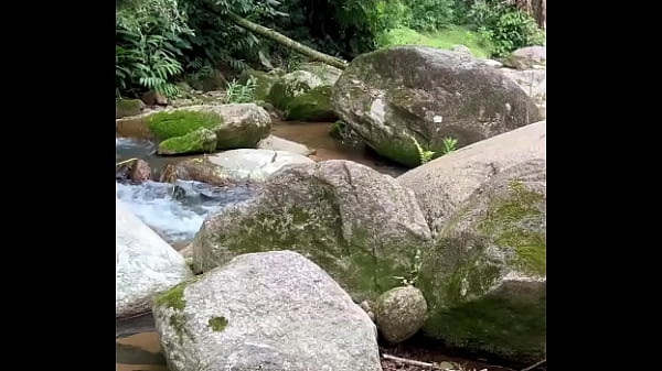 Nonton Fui Acampar E Aproveitei Pra Fazer O Marido Gozar Na Cachoeira thumbnail