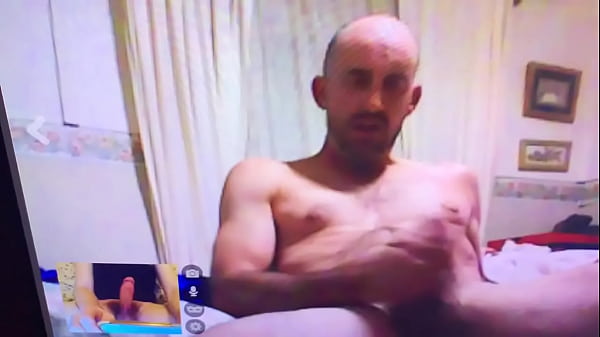 Play MP4 - Hot Aussie guy exposes himself on cam