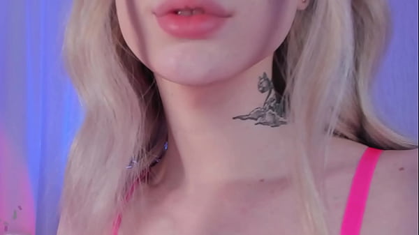 Tranny Showing Her Dick 