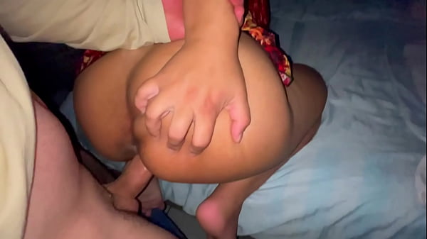 Nonton Dona De Casa Submissa Compartilhada Pelo Marido Corno Em Um Teste Porn&ocirc; - Estranho D&aacute; Um Tapa Na Cara Dela, Faz Ela Chupar Seu Pau, Fode Ela No Estilo Cachorrinho E Hardcore Enquanto O Marido Filma thumbnail