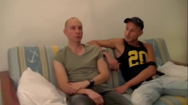 Beau Mec Hetero Timide A. Par Son Pote thumbnail