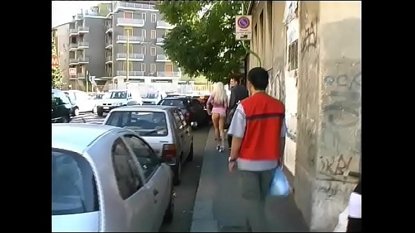 Play MP4 - Troia bionda lo prende in culo sul treno