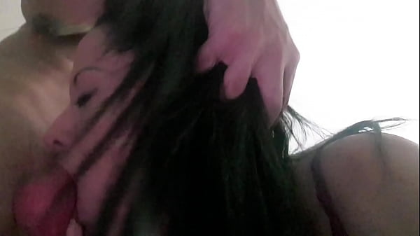 Chica caliente y cachonda come polla