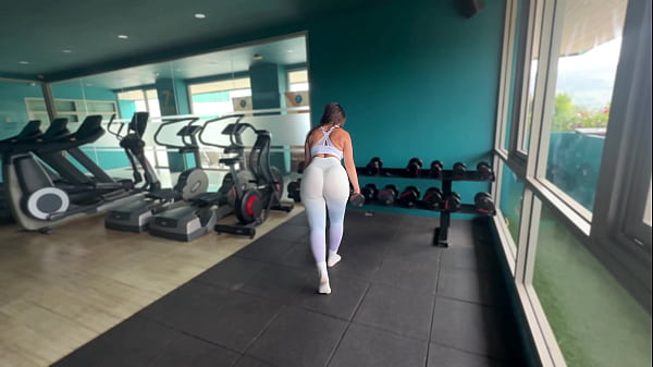 Pick up at gym big boobs girl with huge ass creampie 