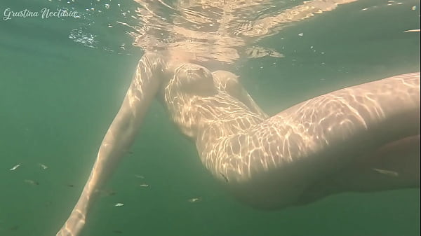Play MP4 - I secretly filmed nude swimming girl with perfect body on my go pro camera