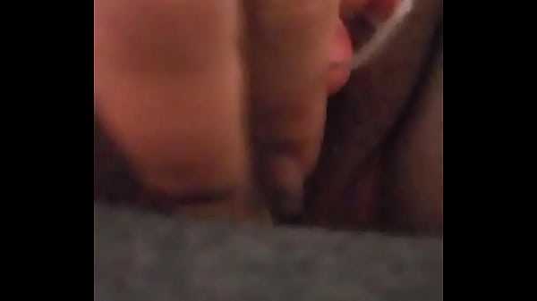 Fazendo carinho na minha buceta