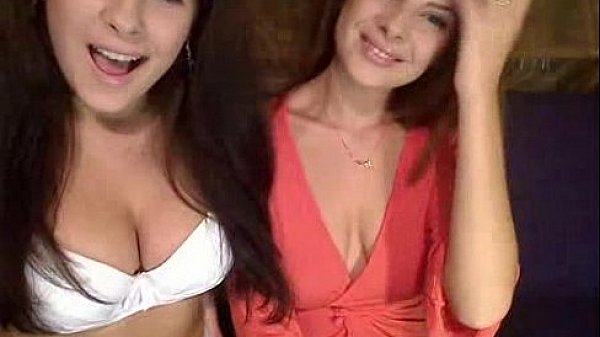 Lesbian - Hermanas lesbianas 