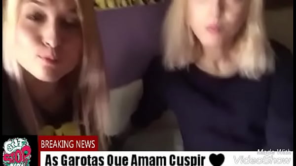 Garotas cuspindo 