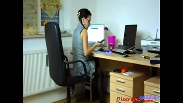 Hot secretary_MILF gets bangedin the_office