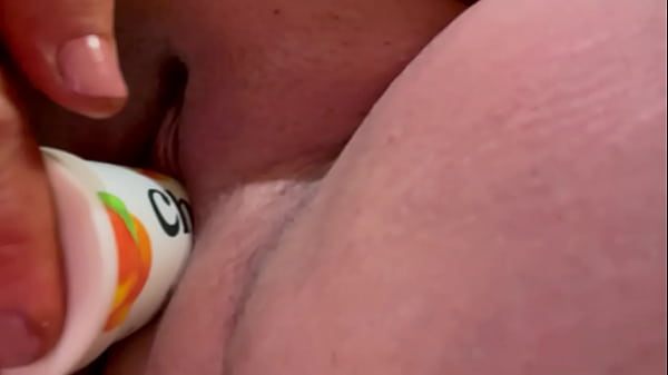 Play MP4 - Masturbating with a bottle at work