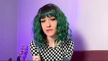 Nonton Green Haired Goth Girl Gives Footjob In Checkered Top thumbnail