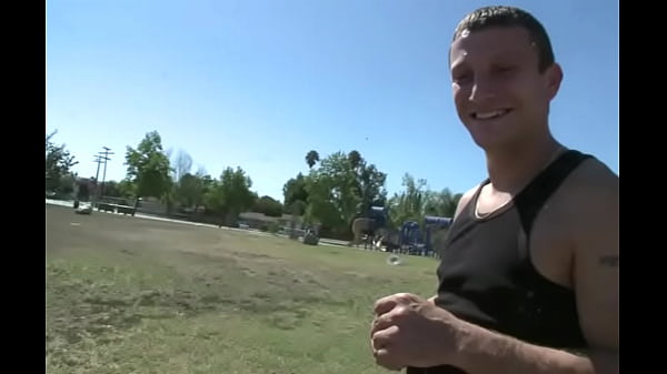 Nonton Piper Austin Uses Her Big Boobs To Get Men thumbnail