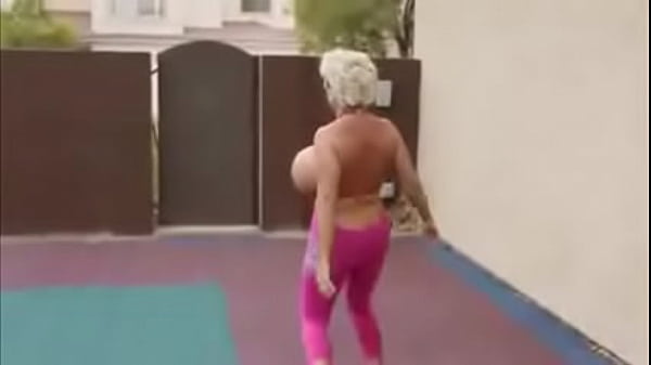 Giant_Fake Tits Claudia Marie_Prancercise