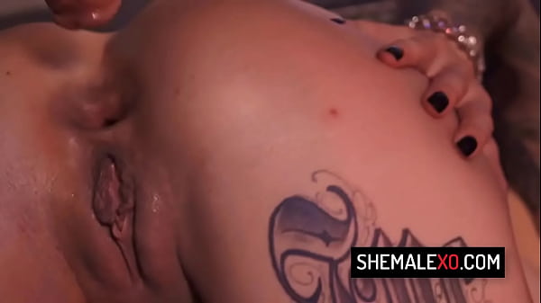 Sexy shemale fucks stunning blonde babe in the ass 