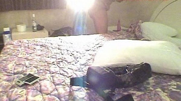 Nonton Freaky Milf Plays With Dildo And Gives Head thumbnail