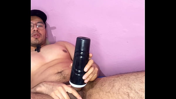 Me Cojo Rudamente Mi Lampara Sexual thumbnail