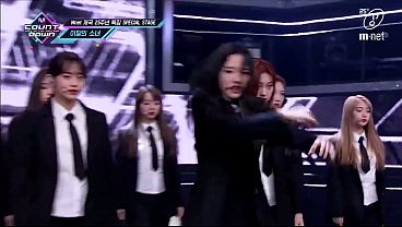 LOONA GIRLS WANT THEIRS BICTHES TO SAY SORRY 