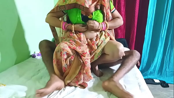 Nonton भाभी ने अपनी ब्लाउज खोल कर चुदाई कारवाई अपने छोटे देवर जी से thumbnail