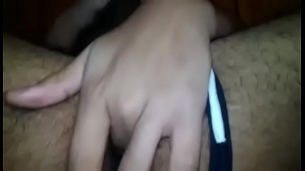 Enfiando o dedinho no cu enquanto bate punheta 