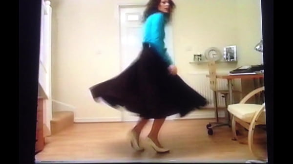 Nonton Convinced They Can See Up Her Skirt thumbnail