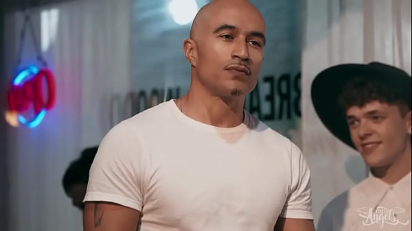 Play MP4 - TRANS ANGELS - King Noire Fucks Bar Workers Daisy Taylor And Kalli Grace&comma; Then Gives Them A Double Facial