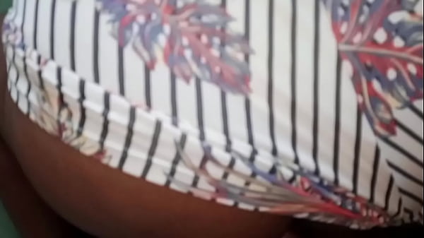 Play MP4 - O vizinho me fode na cal&ccedil;ada enquanto o corno joga v&iacute;deo game dentro da casa