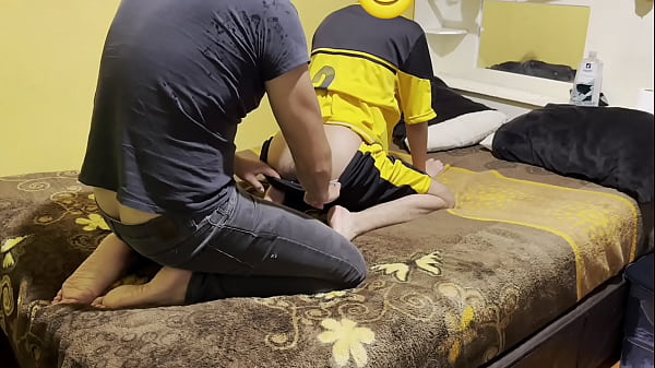 Play MP4 - Le chupe el culo al hermanastro de mi mejor amigo hasta terminar de llenarle el culo con mi leche calientita