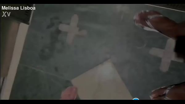 Play MP4 - Tarado safado&comma; me filmando sem calcinha no elevador&comma; fiquei com tes&atilde;o e fiz um boquete para ele ai mesmo