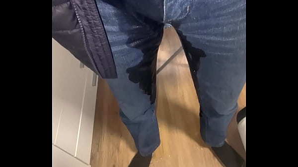 Play MP4 - Peeing in my Jeans