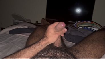 PAPAI PELUDO GOZANDO ANTES DE IR DORMIR