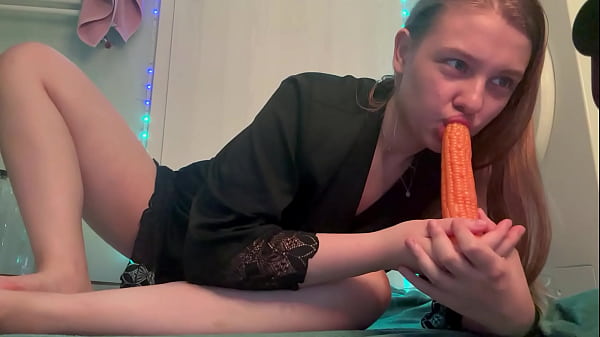 Fucked herself witha huge_cornballuntil she squirted