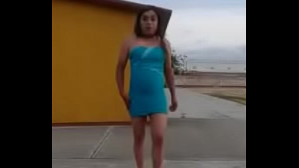 soy una travesti de oaxaca caminando por la calle 