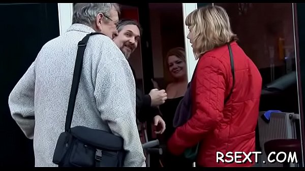 Sexyg prostitute gets down to show off_her amazing orall service