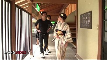 Aoi Mizuno'_s Wild Outdoor Threesome with Double Blowjob