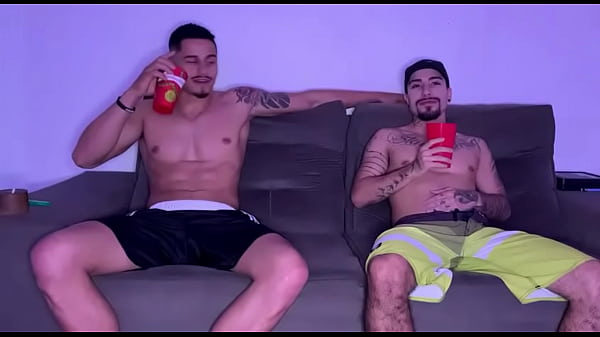 Play MP4 - VIZINHO HETERO FOI NA MINHA CASA E ME COMEU NO SIGILO